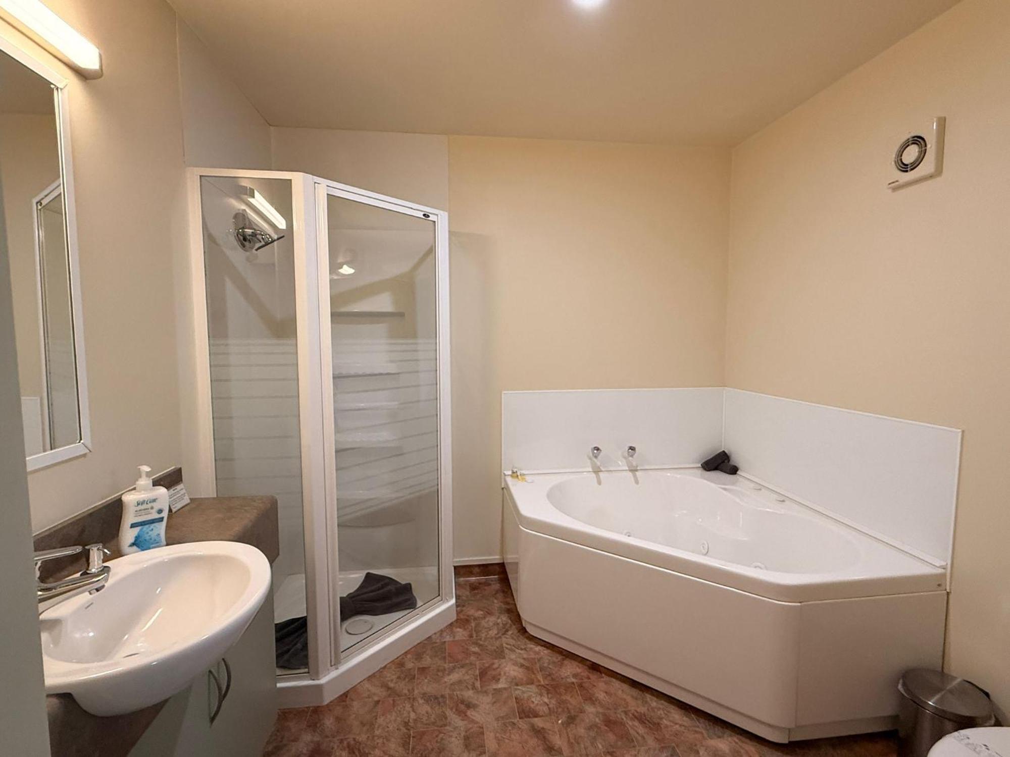 Asure Ashley Motor Lodge Timaru Bagian luar foto